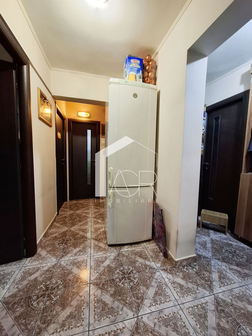 Apartament cu 3 camere, decomandat, zona Vest - Poză 11