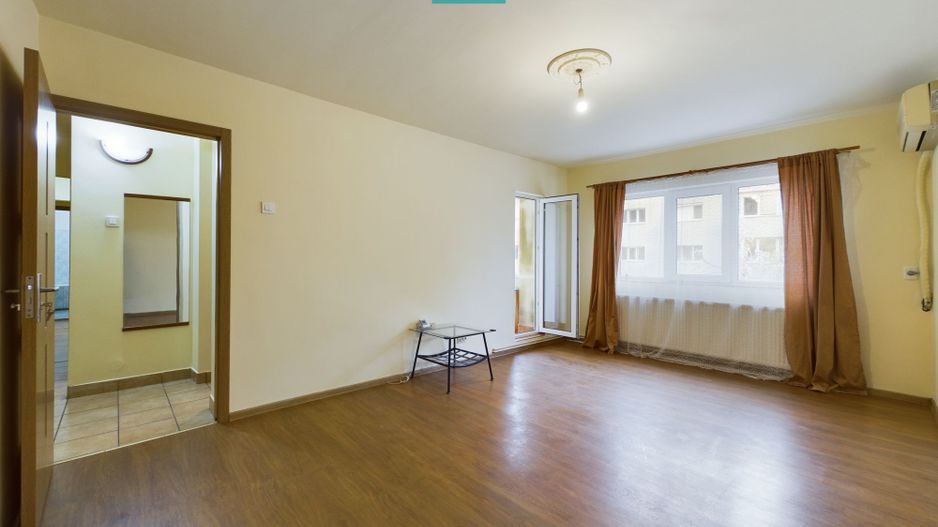 Apartament cu 3 camere în Zona 300 - Poză 3