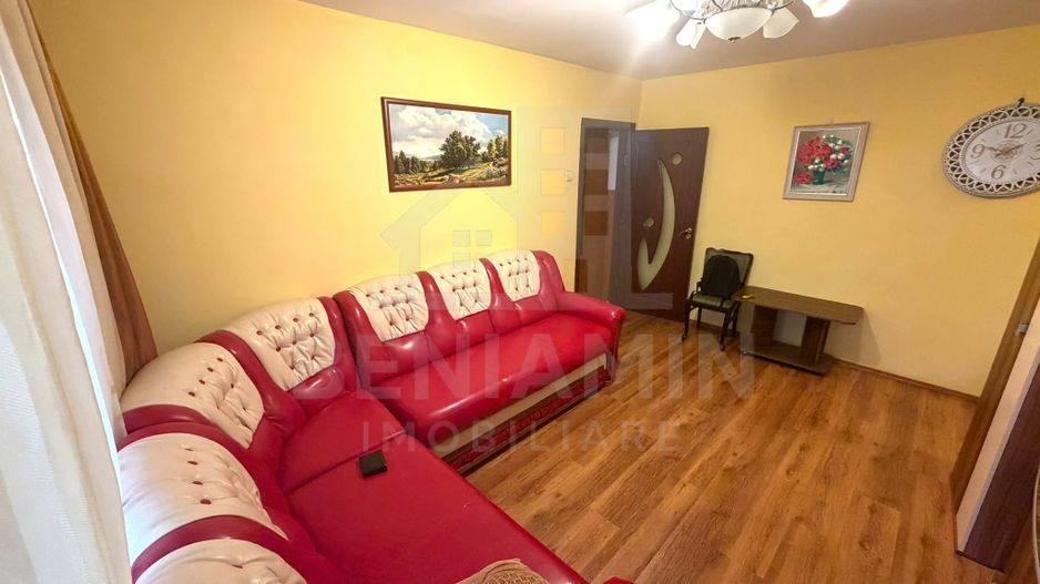 Apartament cu 3 camere - Craiovita Noua - etaj intermediar - Poză 2