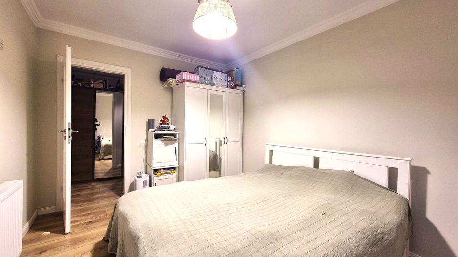 Zona Coresi, 2 camere ,59 mp,  cu grădină proprie și  loc de parcare. - Poză 10