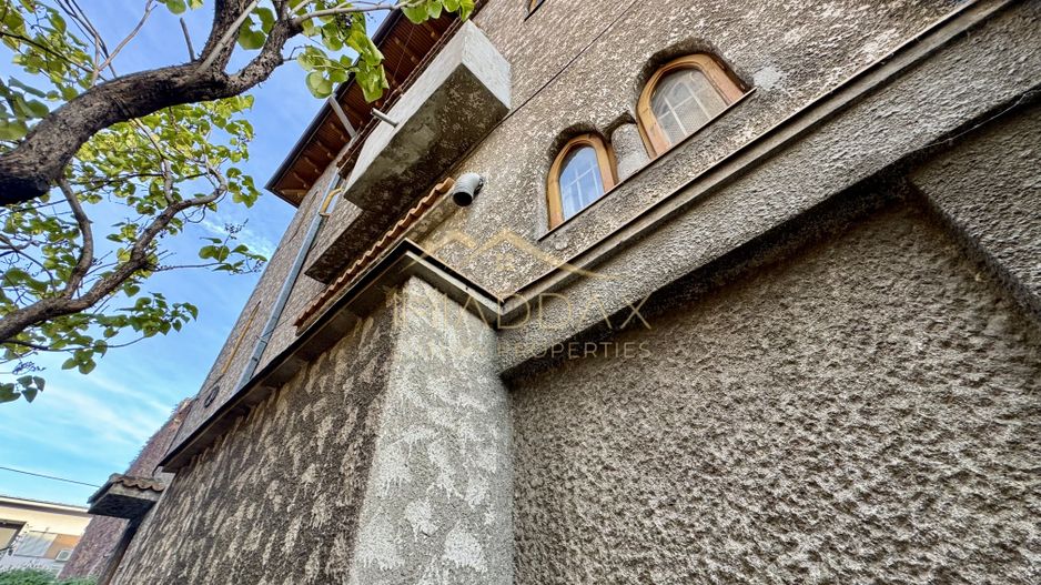 Vila cu 6 camere *310mp*  + Garaj // Primăverii - Poză 1