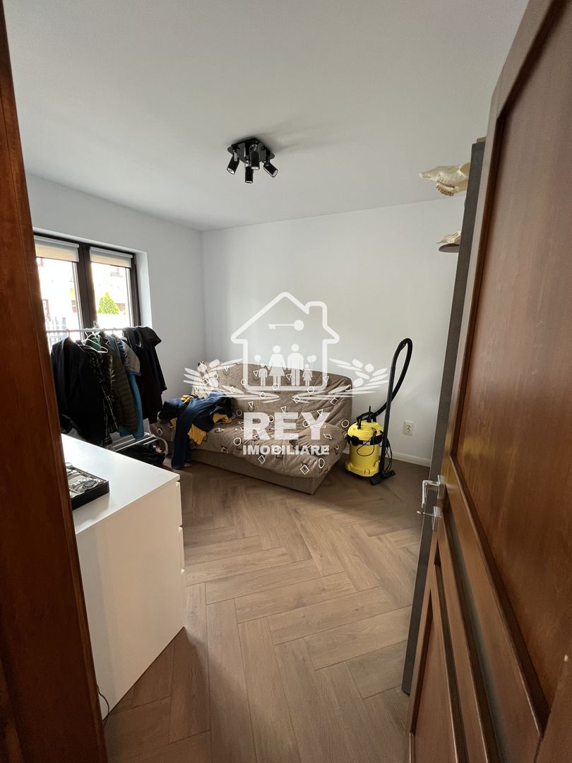 Casă de tip triplex la vânzare 6 camere /Șelimbăr /Secția 1 de Poliție - Poză 24