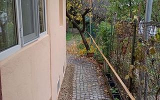 🏡 Vând apartament cochet cu 2 camere, la curte comună – zona Sinaia - Poză 3