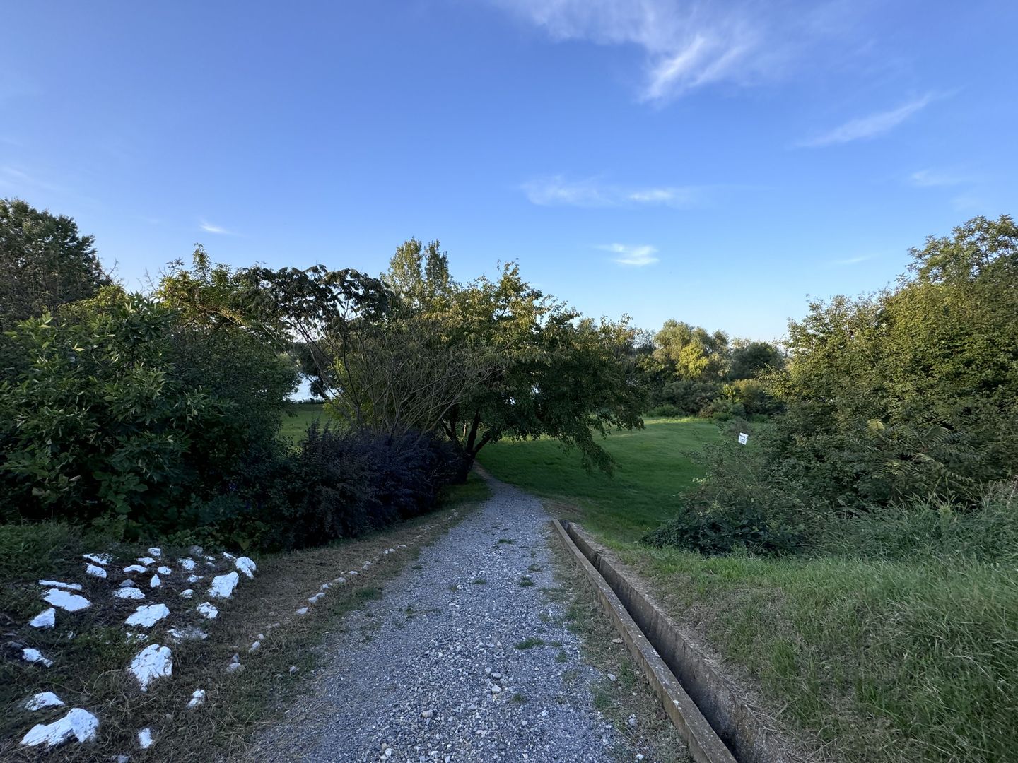 Hotel 25 camere 100 m deschidere DELTA DUNARII teren 12000 mp acces auto - Poză 24