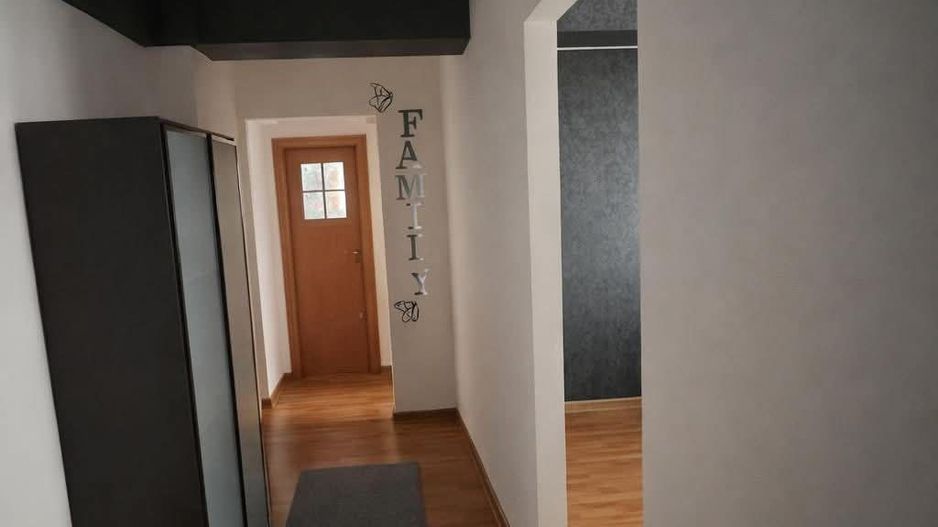 Vand apartament 2 camere - Poză 1