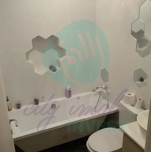 Bloc Boutique - 2 camere cu o mica curte si 2 bai - Poză 8