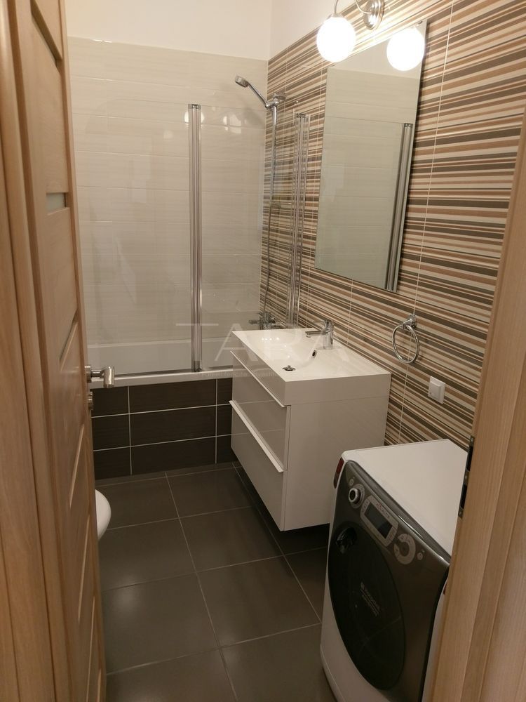 Apartament, curte privată, parcare subterană, zona Platinia. - Poză 7