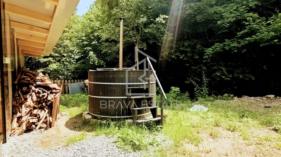 Cabană din lemn rotund, 210mp, ciubăr, jacuzzi, foișor, localitatea Băișoara - Poză 13