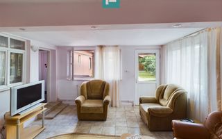 Casă cu 7 camere și 2 băi in Grădiște - Poză 17