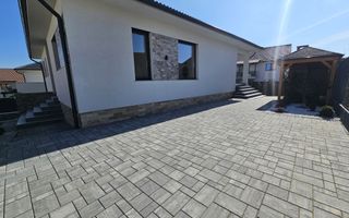 Casa Sibiu, intrare Selimbar, garaj, pivnita, curte mare - Poză 16