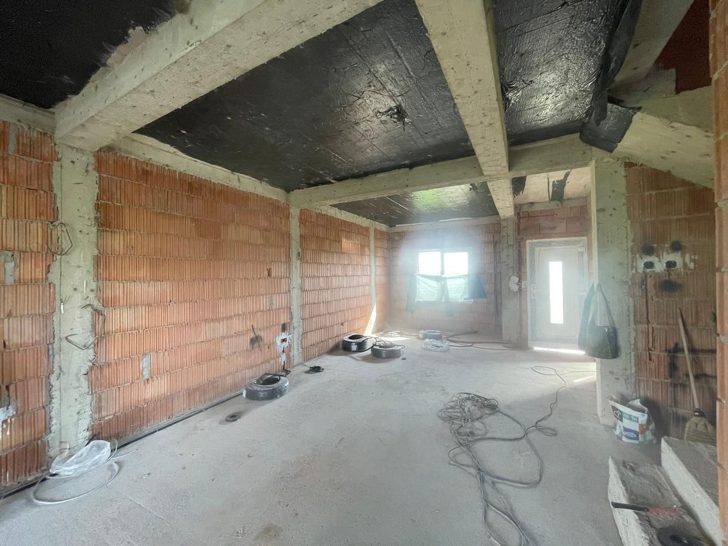 Duplex despartit prin camera tehnica, 3 dormitoare, Mosnita Noua - Poză 1