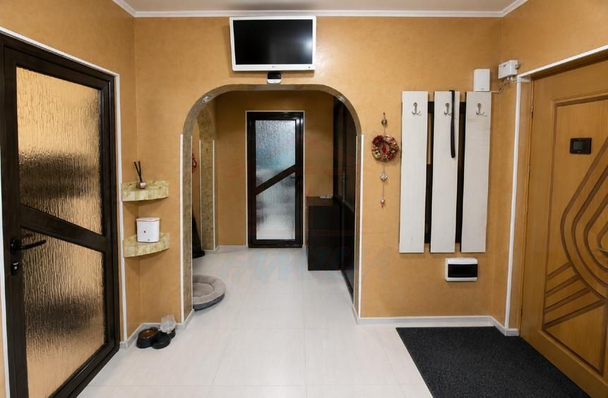 Vanzare apartament 3 camere, Micro 17, 70 mp, 99.000 EURO - Poză 5