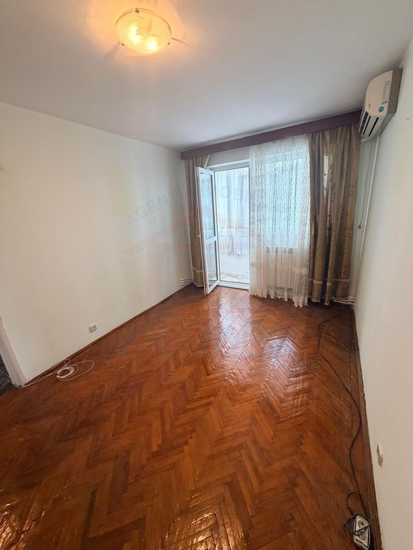 Vanzare apartament cu 4 camere in Micro 13, etaj 3, pret 65 000 euro - Poză 11