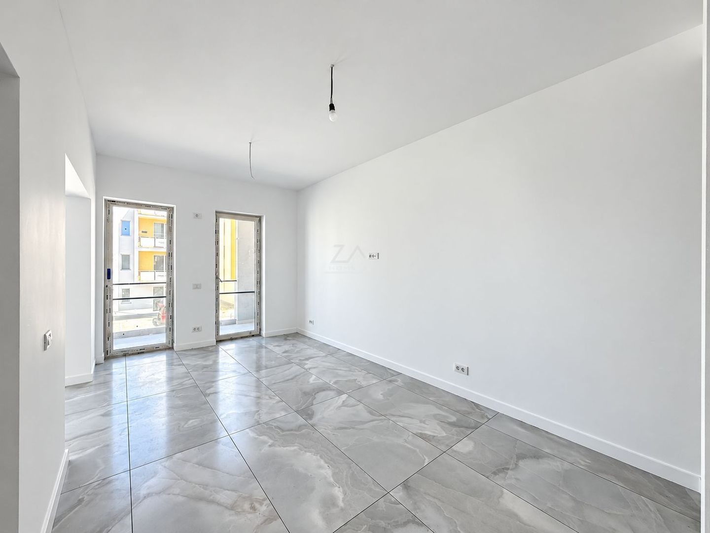 Bloc nou cu finisaje superioare. Etaj intermediar. Loc de parcare - Poză 3