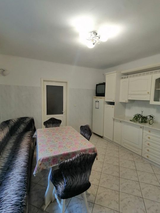 Apartament 3 camere in vila de inchiriat, central, Campina - Poză 5