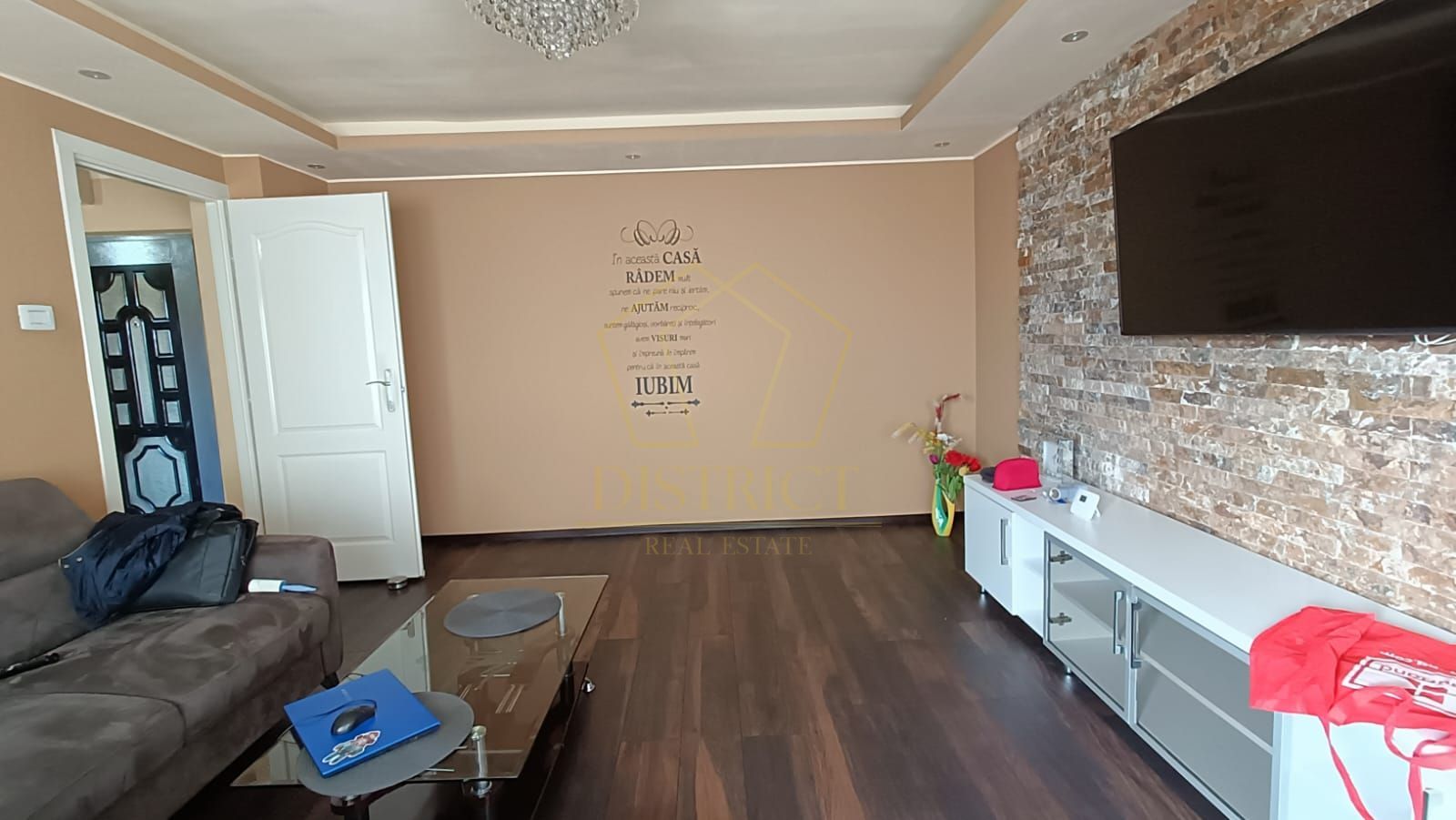 Apartament renovat și decomandat 2 camere | Zona Lunei - Poză 1
