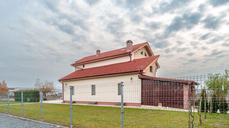 Proprietate Spațioasă Jucu de Mijloc - Ideală ca Locuință sau Afaceri - Poză 6