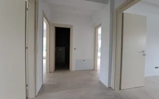 Casa cu piscina interioara si priveliste catre Cetatea Cisnadioarei - Poză 21