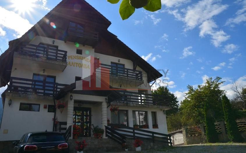 Pensiune la cheie de vânzare în Bran – Afacere cu 10 camere plus piscina - Poză 1
