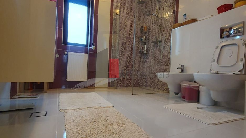 Vila superba Tunari cu piscina - Poză 19