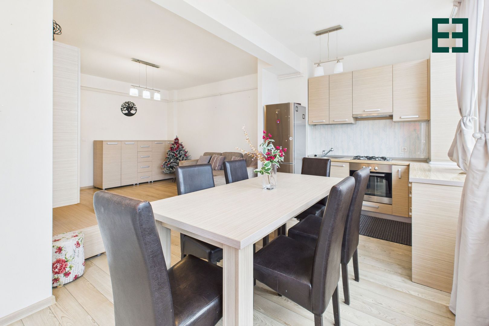 Apartament cu 2 camere și parcare acoperită etaj 1 Ared - Arad - Poză 4