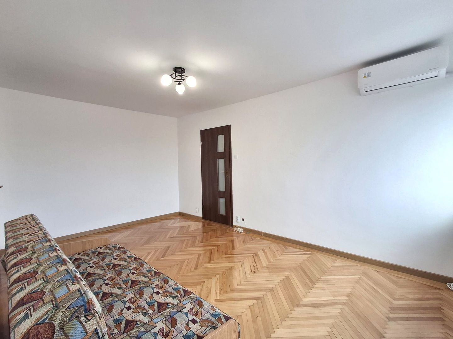 Apartament 2 camere renovat la 2 minute de metrou - Poză 3