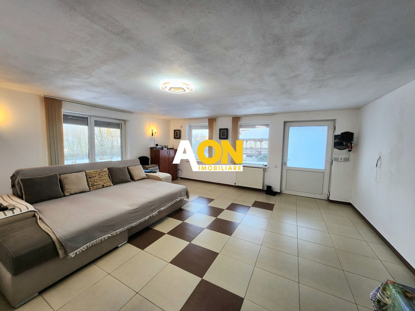 De vanzare casa 6 camere 8142 mp teren in Oarda de Sus - Poză 3