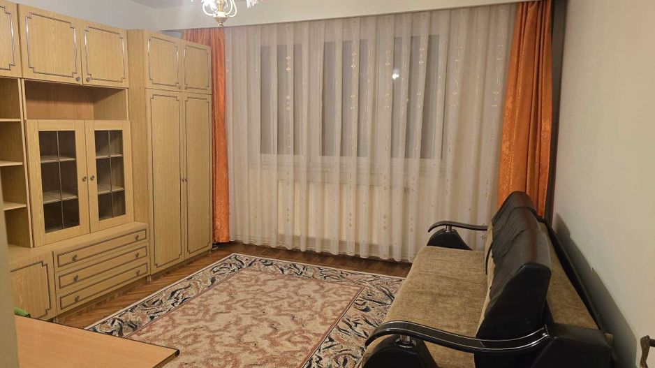 De închiriat | Apartament 3 camere decomandat, cu garaj - Poză 1