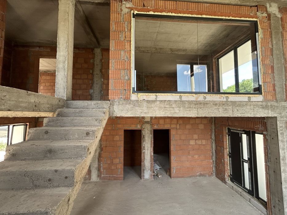 Casă cu arhitectura contemporana, terasă panoramică, zona verde. - Poză 4