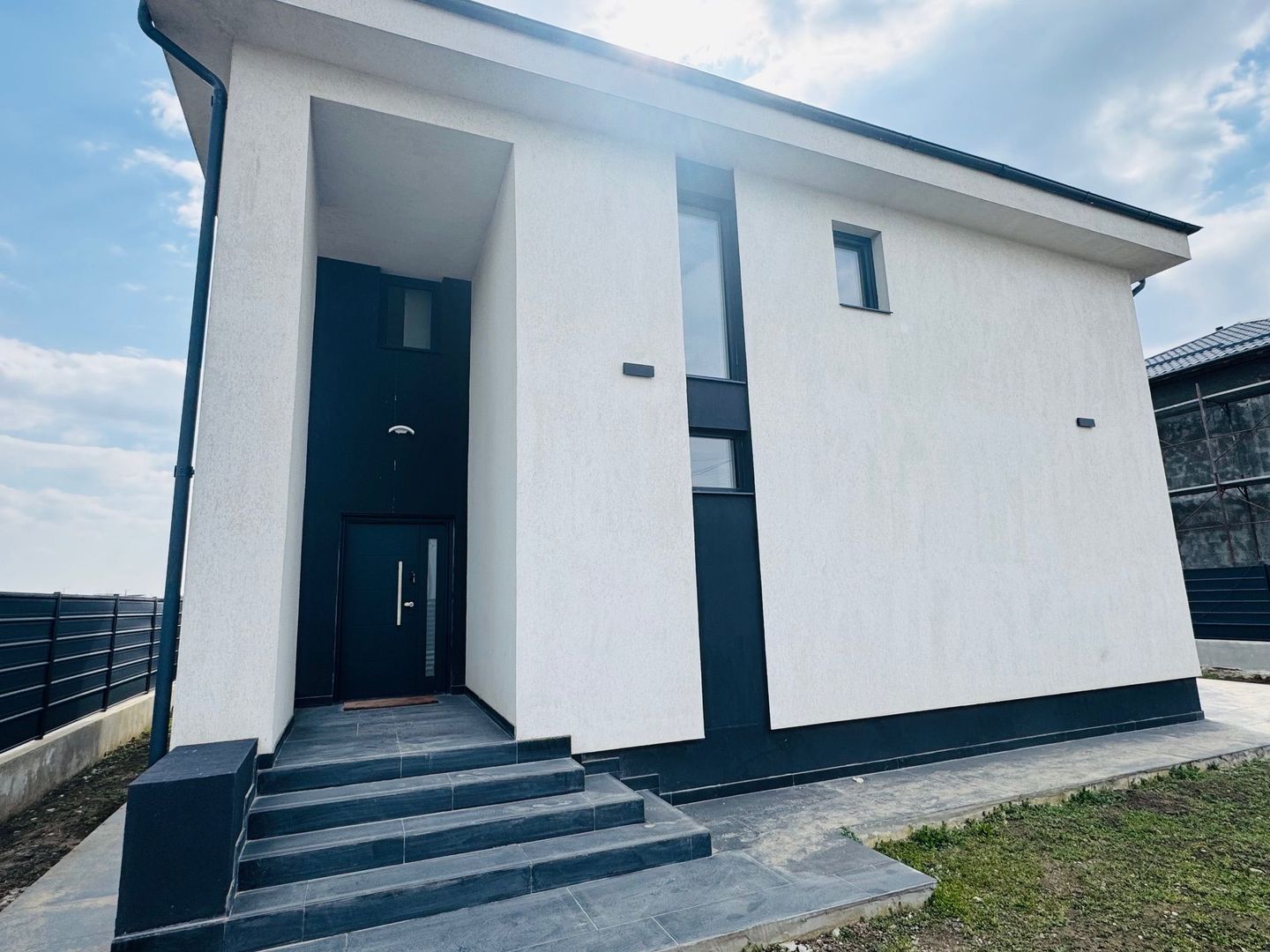 Vila moderna Tunari, asfalt si toate utilitatile, curte MARE, 0% Comision - Poză 10