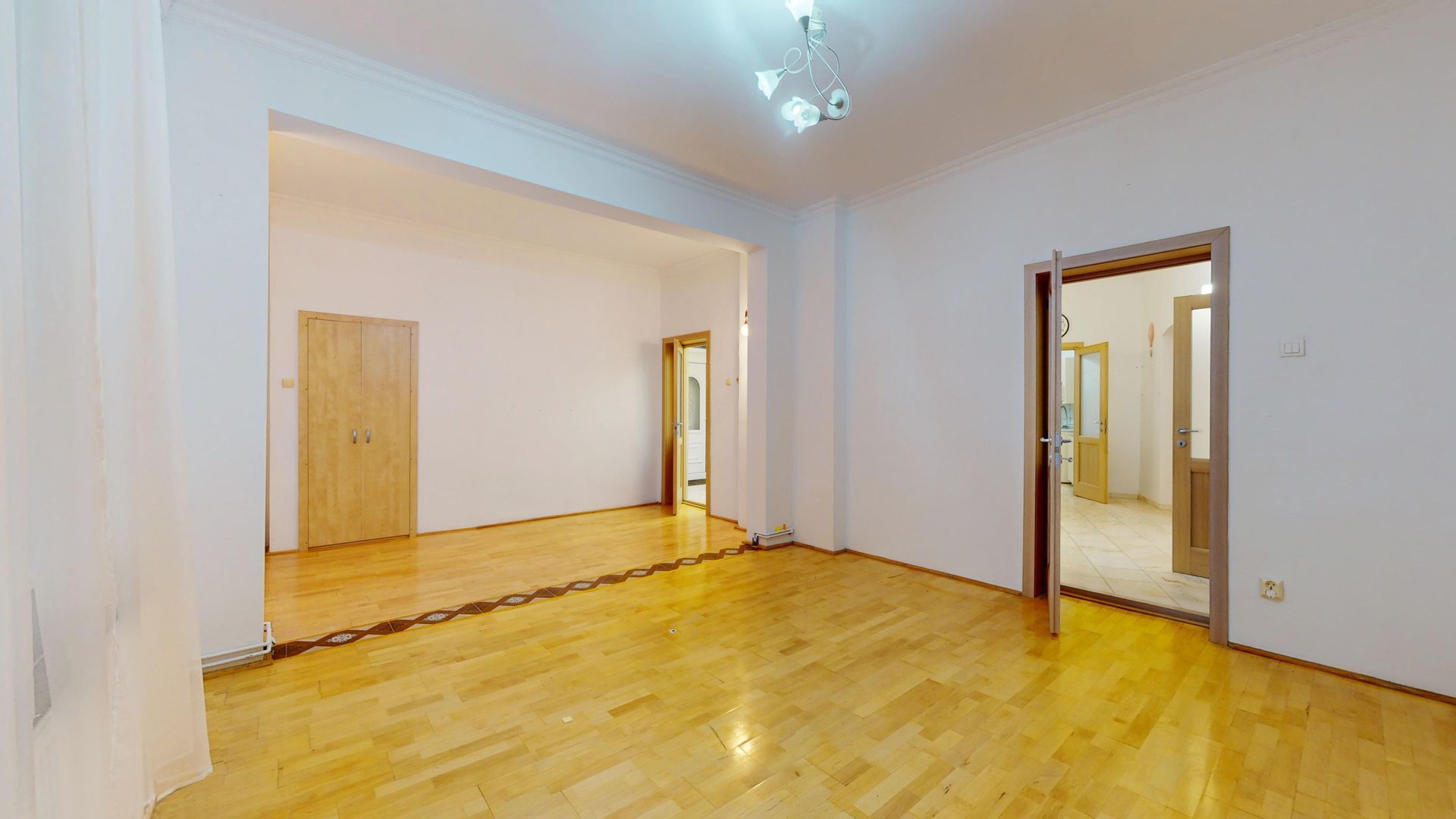 Vila cu suprafata de 360mp si teren 700mp-Racadau,vanzare sau inchirie - Poză 7