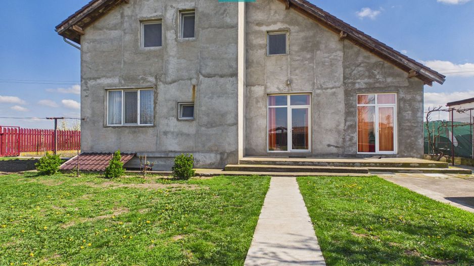 Casă cu 7 camere și teren generos în Șofronea - Poză 1