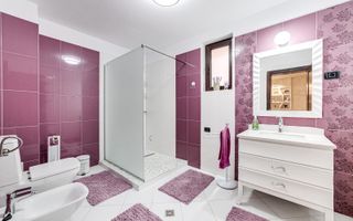 Vilă cu 7 camere de vânzare în zona Central - Poză 17