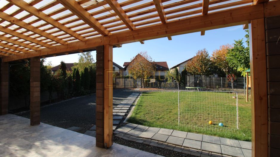 Curte, 4 apartamente, 8 camere, perfectă pt activități educaționale-Dumbravita - Poză 29