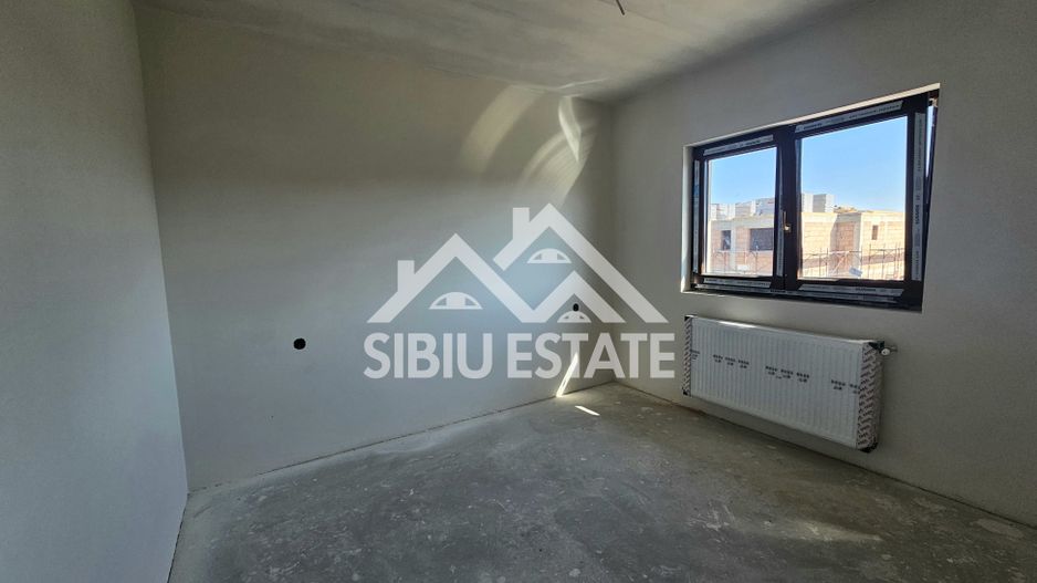 Casa noua 4 dormitoare, spatiu bun pentru familie - Poză 18