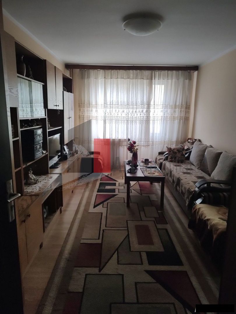 Apartament 3 camere Moinesti - Poză 2