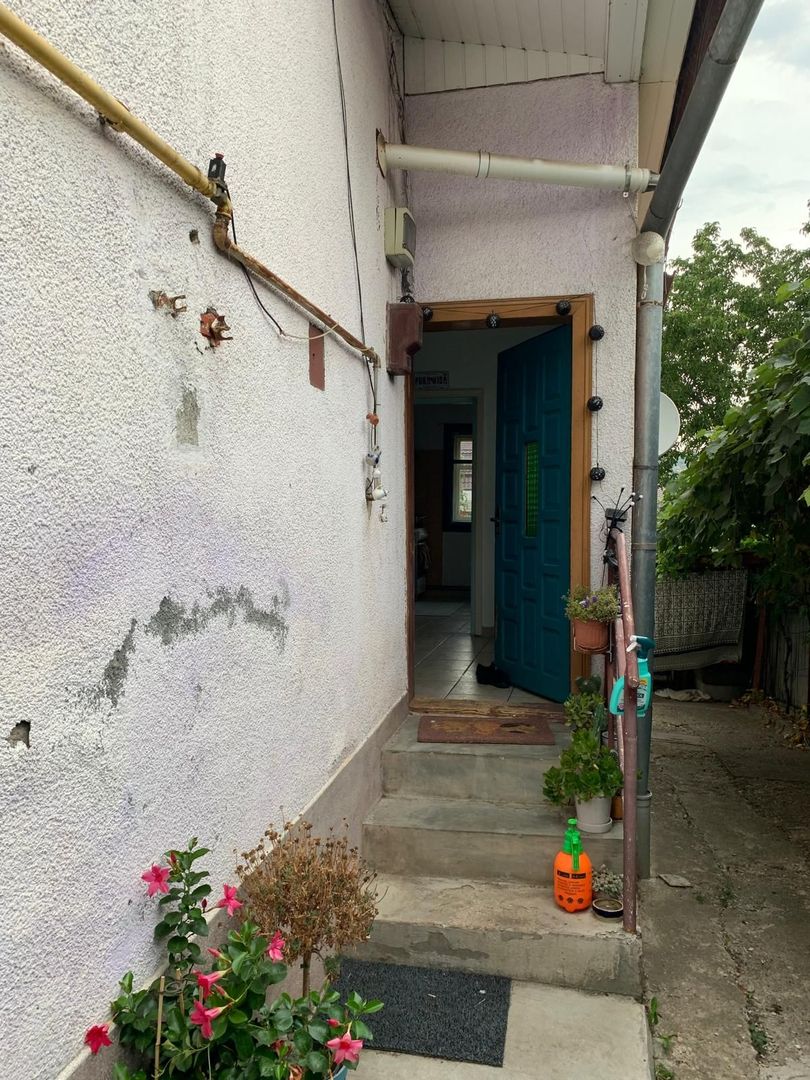 Casa 110 mp cu posibilitae de mansardare si curte cu potential - 7 strazi Gruia - Poză 10