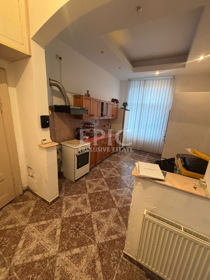 Casa de vanzare in centru orasului - Poză 2