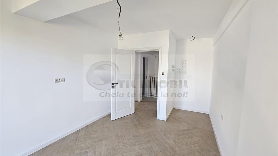Apartament exclusivist dispus P+1E + curte 70mp - Poză 11