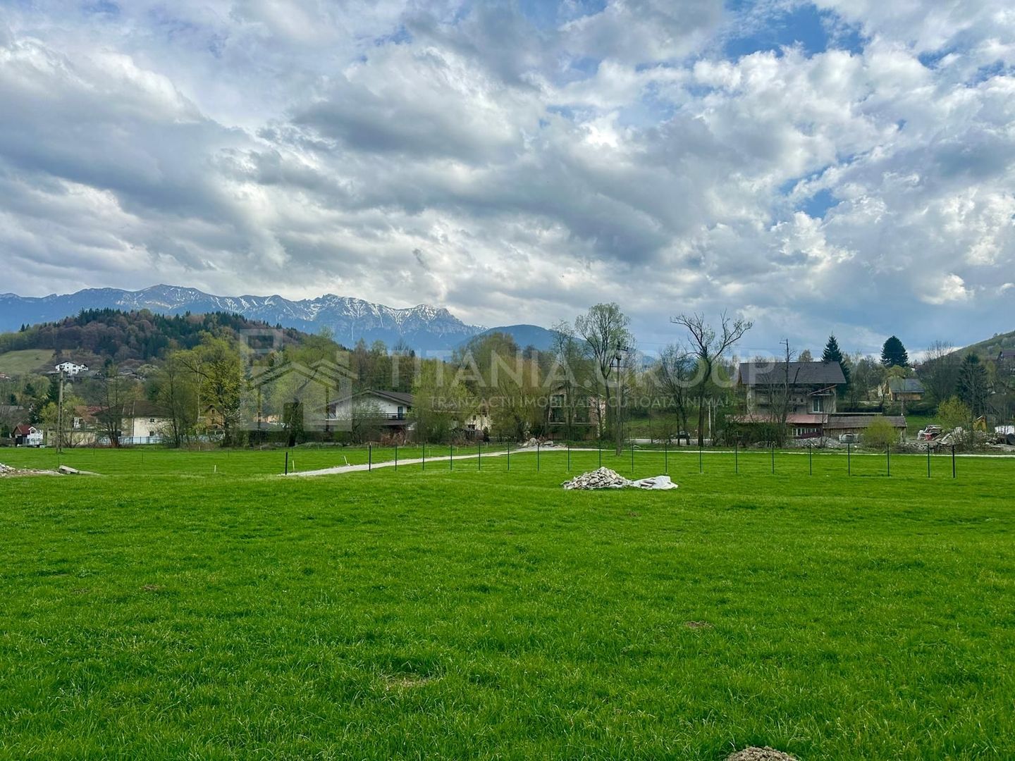 Comision 0%! Teren de vanzare in Moieciu de Jos langa cofetaria Panner - Poză 1