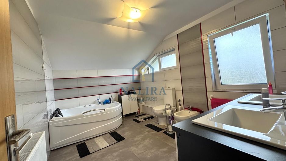 Casa superba de vanzare-piscina- eficienta energetic-Tautii Magheraus - Poză 15