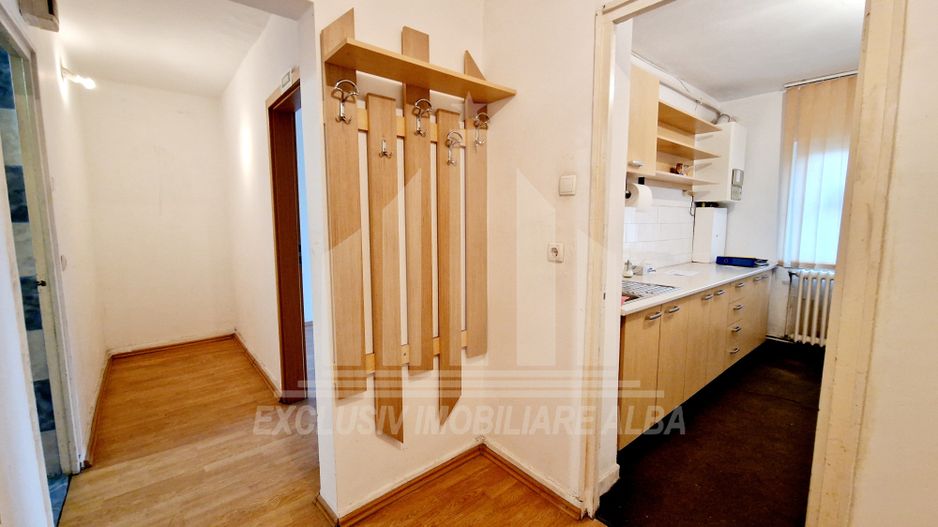 Vand apartament 2 camere decomandate in Cetate - Poză 1
