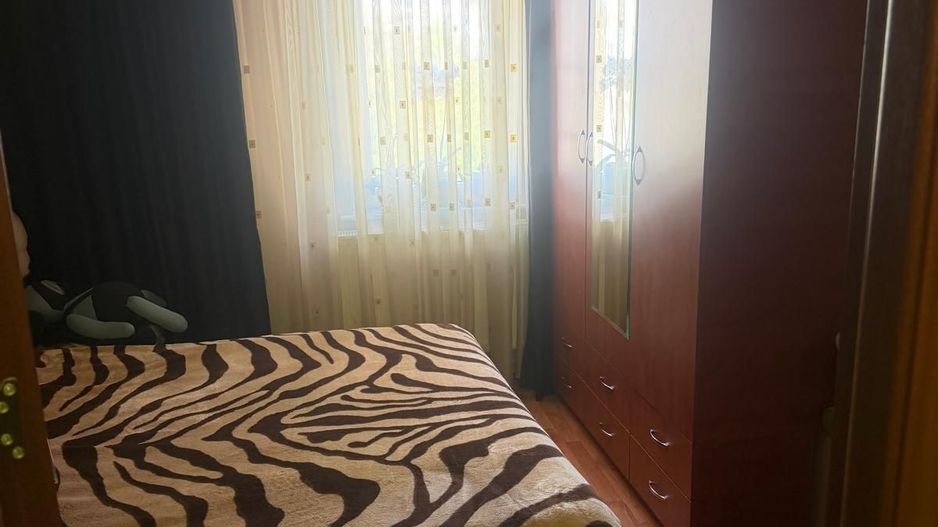 Apartament cu 2 camere transformat in 3 -  spatios - cartier Rovine - Poză 4
