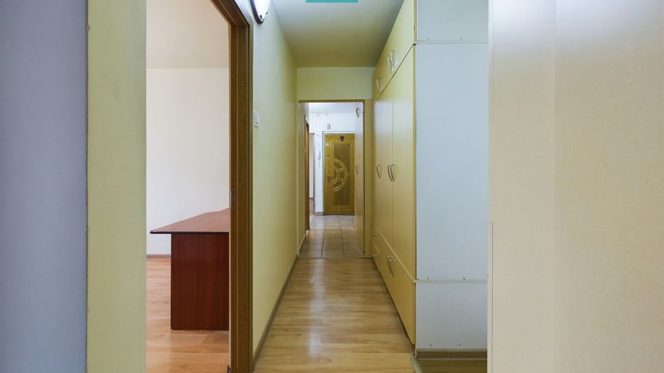 Apartament cu 3 camere în Zona 300 - Poză 6