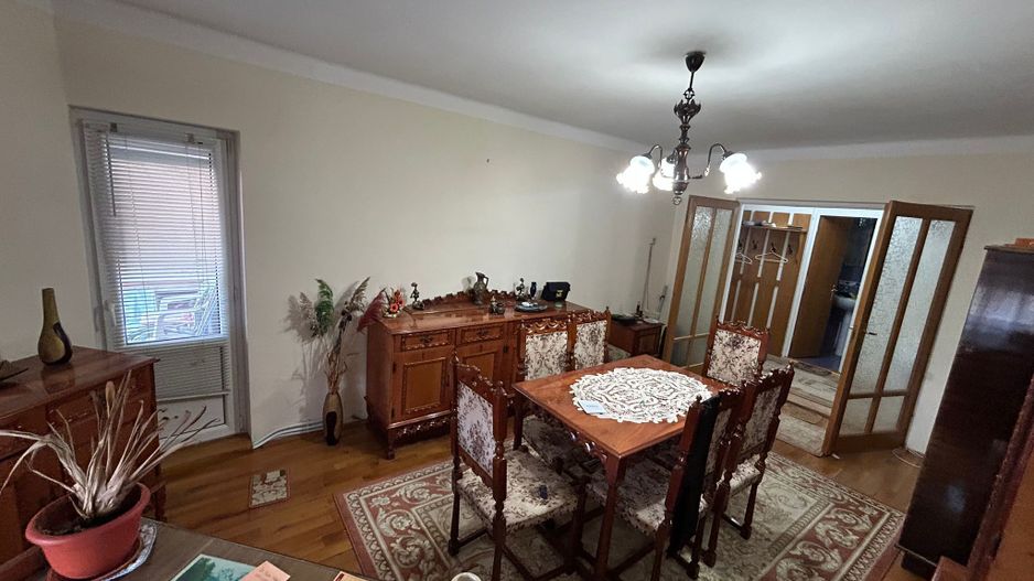 Apartament 3 camere, etaj 1 - zona Centru - Poză 2