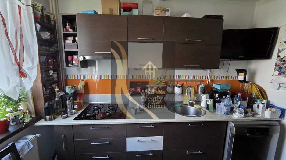 4 camere | 84 mp + boxă 5 mp | Centrală proprie | 2 băi | Etaj 3 4 | Metrou 5 min | Valea Argeșului - Poză 4