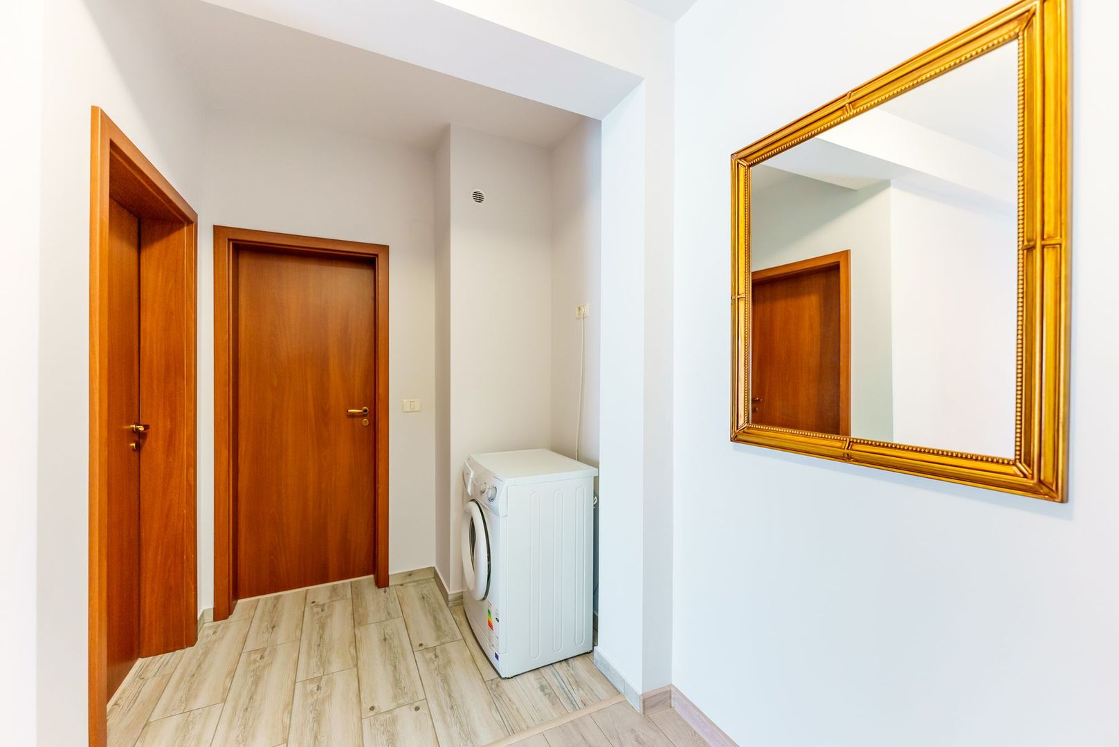 De închiriat apartament 2 cam deluxe în Subcetate - Poză 17