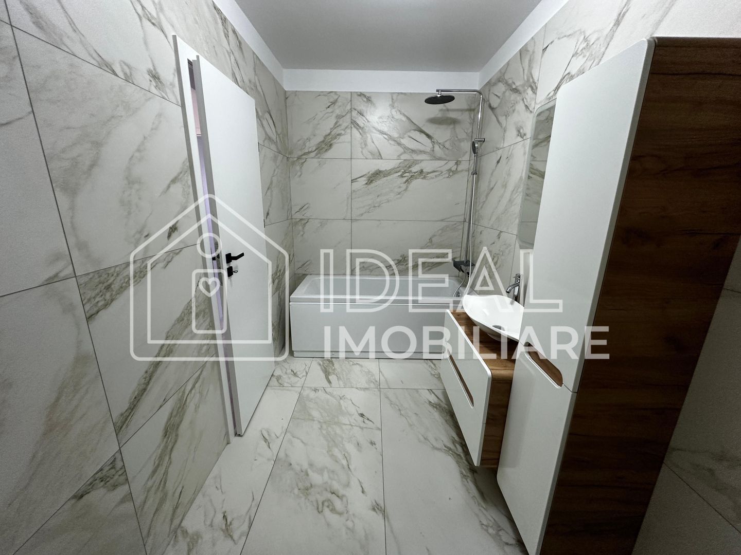 Apartament cu 3 camere și balcon de vânzare ,în zona Doamna Stanca - Poză 6