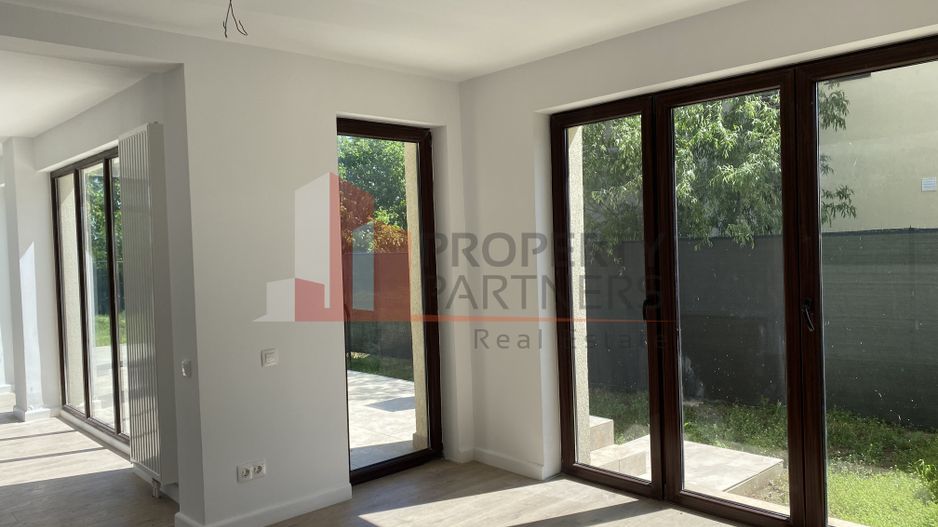 Proprietate pe marginea lacului, vila impresionanta. - Poză 18