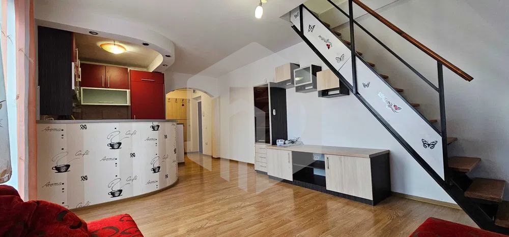 Apartament (mansarda) de vanzare - 4 camere - Cedonia - Etaj 5/6 - Poză 1